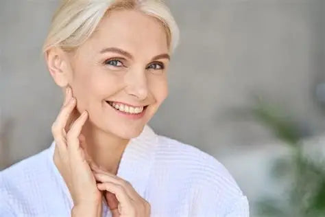 Les Secrets Naturels d’une Peau Jeune Grâce à l’Infusion Éclat Anti-Âge